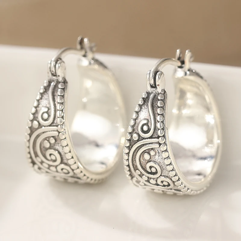 Vintage Silver Color Hand Carving Hoop Earrings For Women Bohemian Ethnic Style Metal Earrings Casual Jewelry