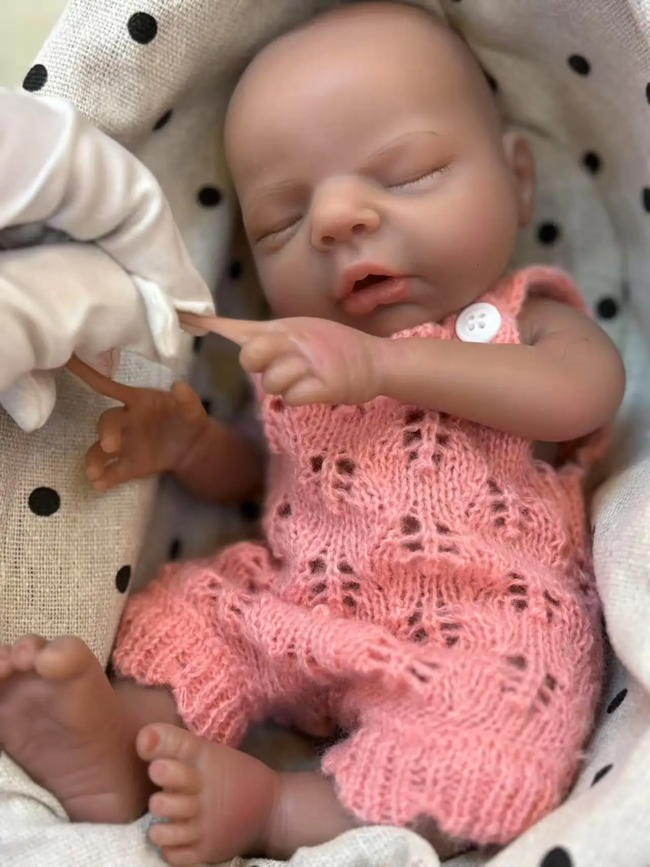 Muñeca Reborn de silicona de piel oscura de 10 pulgadas, muñeca recién nacida de silicona suave pintada con vestido Adorable para chico