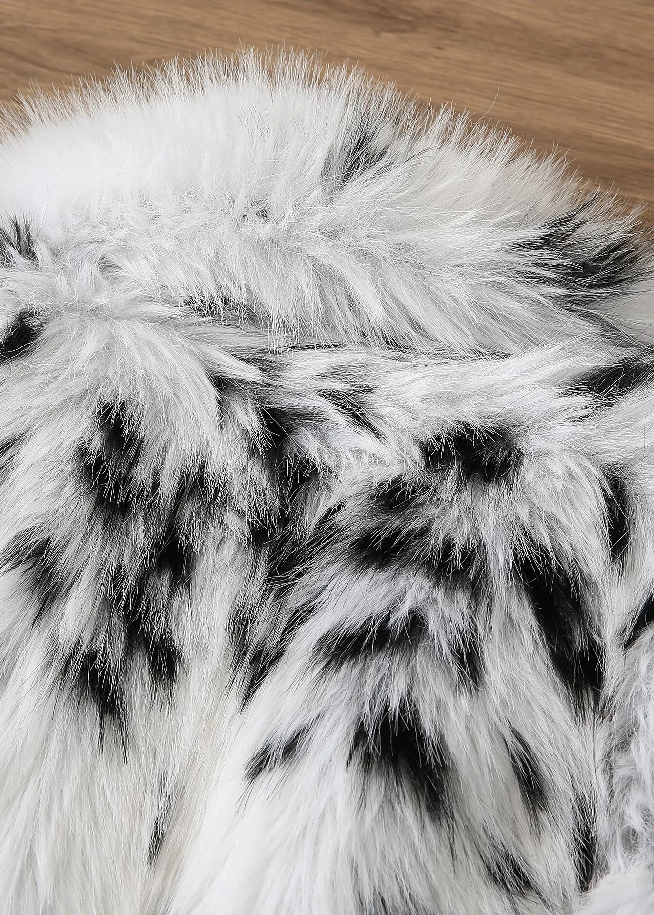 เสื้อโค้ทขนสัตว์เทียมลายเสือดาว DEEABAE สำหรับผู้หญิง ฤดูหนาว 2025 รุ่นใหม่ ทรงหลวม คอปก ลายเสือดาว