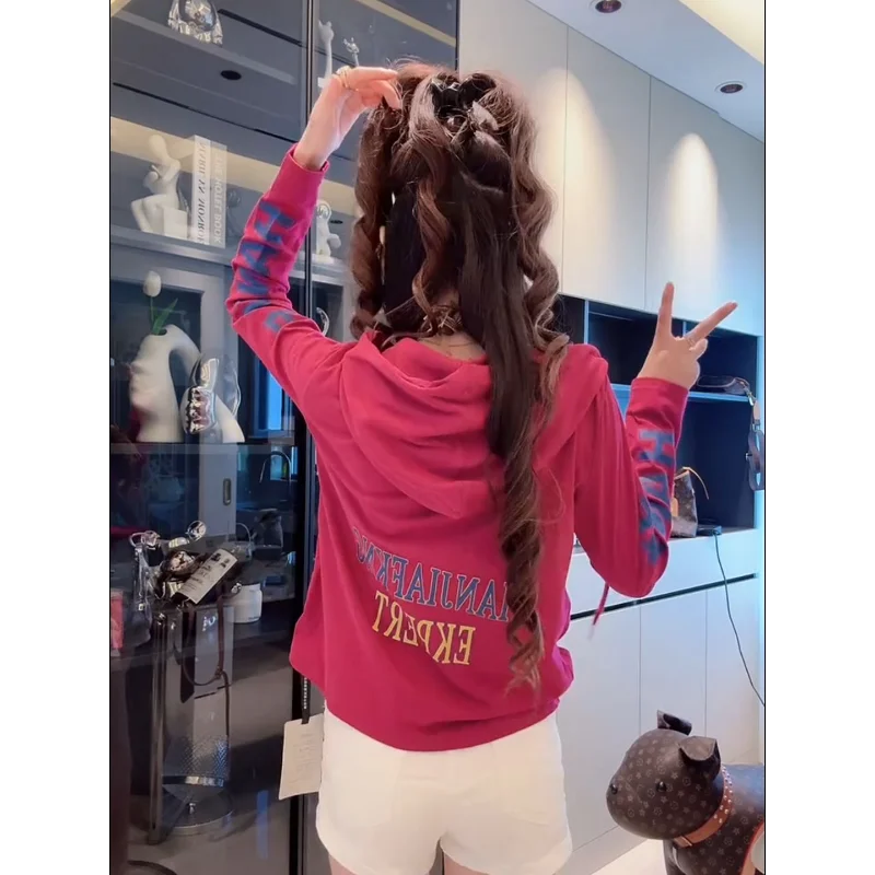 純粋な綿の大きいサイズの漫画プリントフード付き長袖Tシャツ女性用新しいルーズスリムファッショントップ