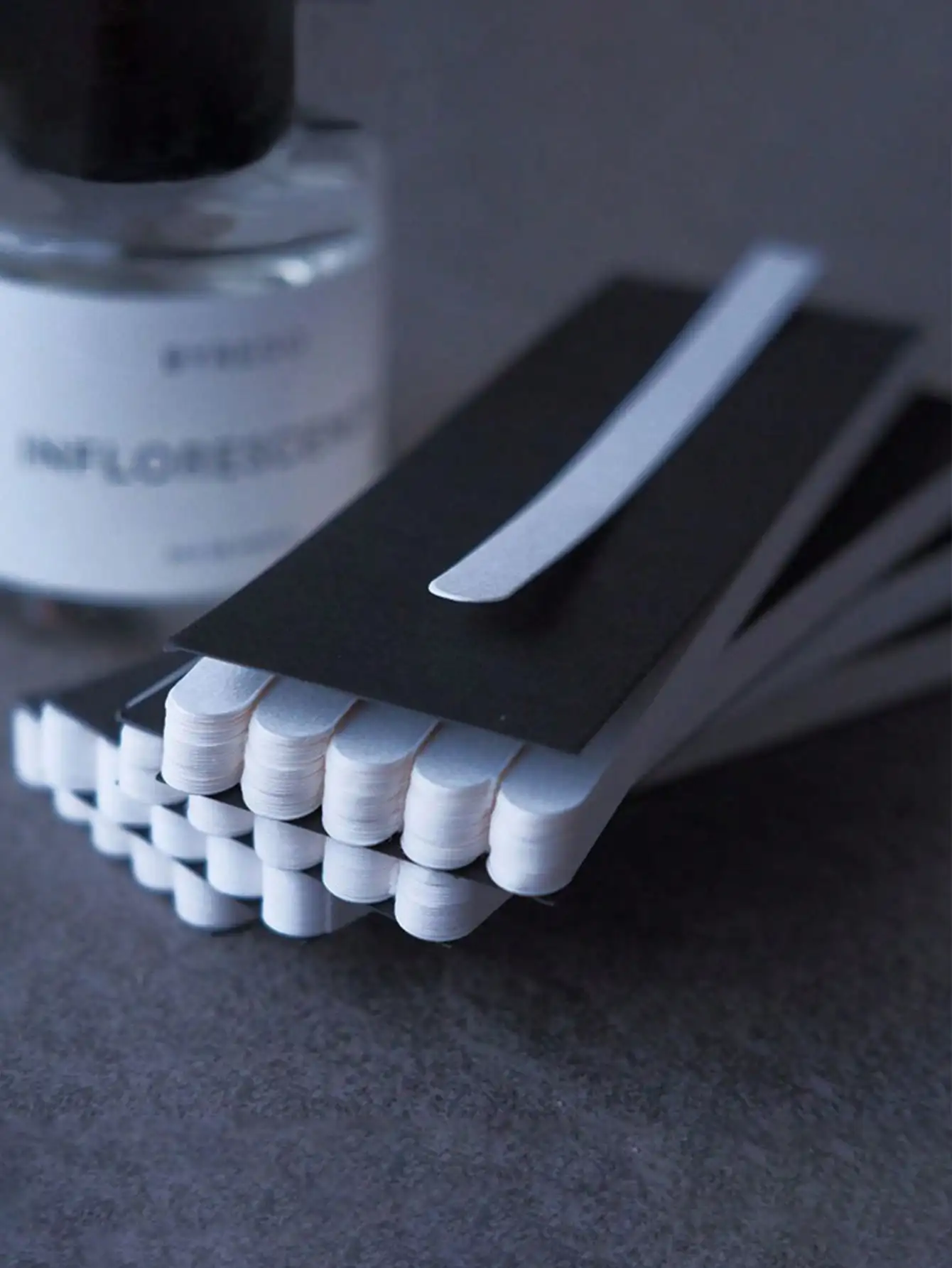 

100 шт., белая бумага для тестирования ароматов, одноразовый инструмент для тестирования ароматов, таблица для тестирования ароматов эфирного масла.