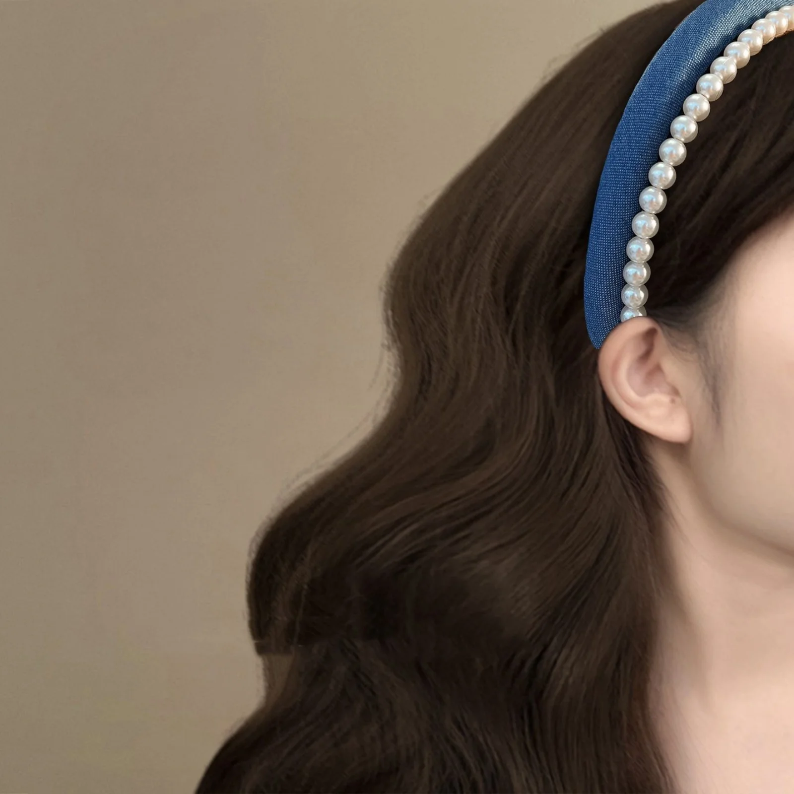 1-teiliges Retro-Denim-Doppelschicht-Perlen-Stirnband für Damen im neuen Stil, luxuriös, stilvoll, schick, geeignet für Hochsteckfrisuren, ideal für Herbstwinte – Detail 2