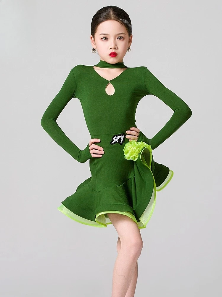 The new children's Latin dance practice dress is a high-end two-piece set for girls' performances, which is very stylish