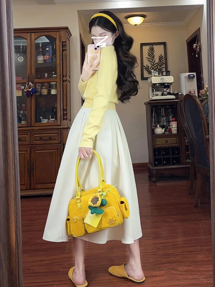 옐로우 니트 드레스 여성 가을 2025 신상 스몰 사이즈 향기로운 바람 초가을 의류 원피스 프렌치 스타일 하이웨이스트 A라인 스커트 투피스 세트
