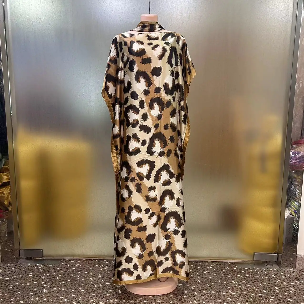 2025年 欧米風 新ファッション 通気性のあるサテン アフリカンプリント ゆったり カジュアル サマードレス レディース ポリエステル 春