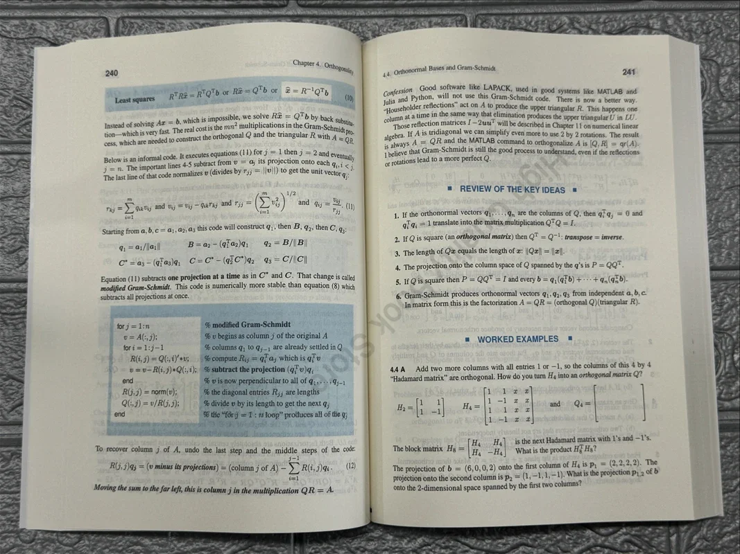 Introduction To Linear Algebra 5th Edition โดย Gilbert Strang หนังสือเรียนตัวเลขขั้นสูงการวิจัยคณิตศาสตร์ต้นฉบับภาษาอังกฤษ