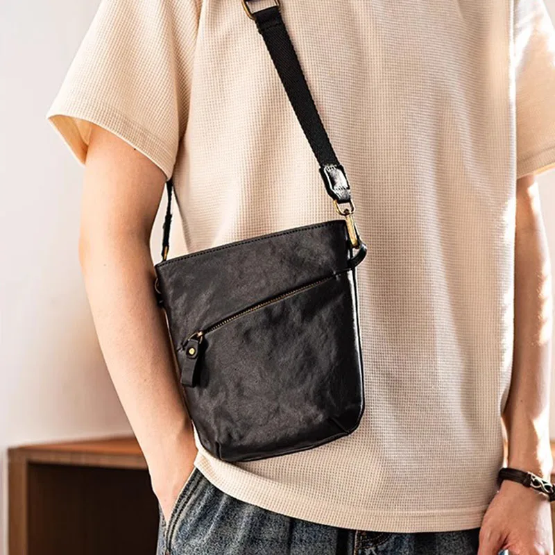 

AETOO New original men's leather simple personality crossbody bag plant tanned cow leather summer all shoulder mobile phone bag