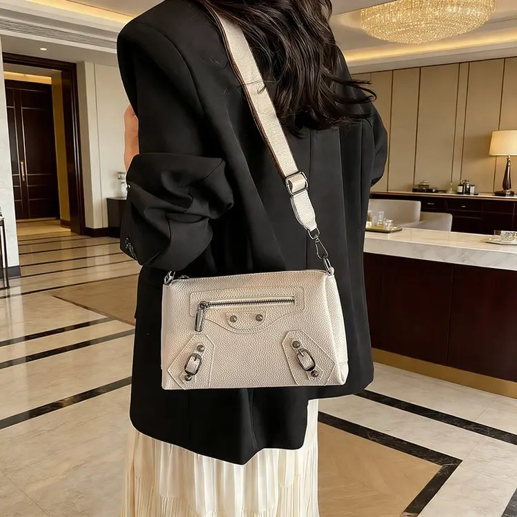 

2026 New Fashion Motorcycle Style Women's Bag, High-end Niche Simple Shoulder Crossbody Bag