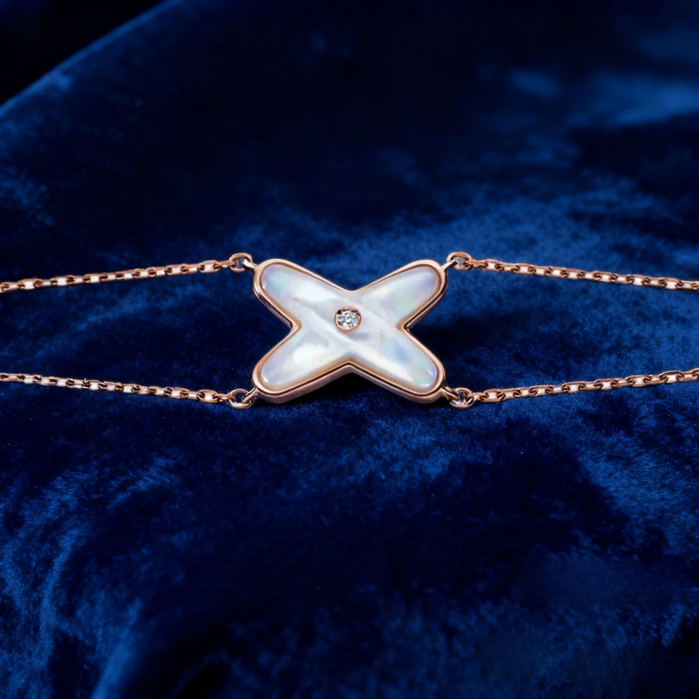 

2025 trendy accessories Rosa gold bracelet with natural fritillaria, pearly charm, small - crowd necklace chain,luxury Qixi gift