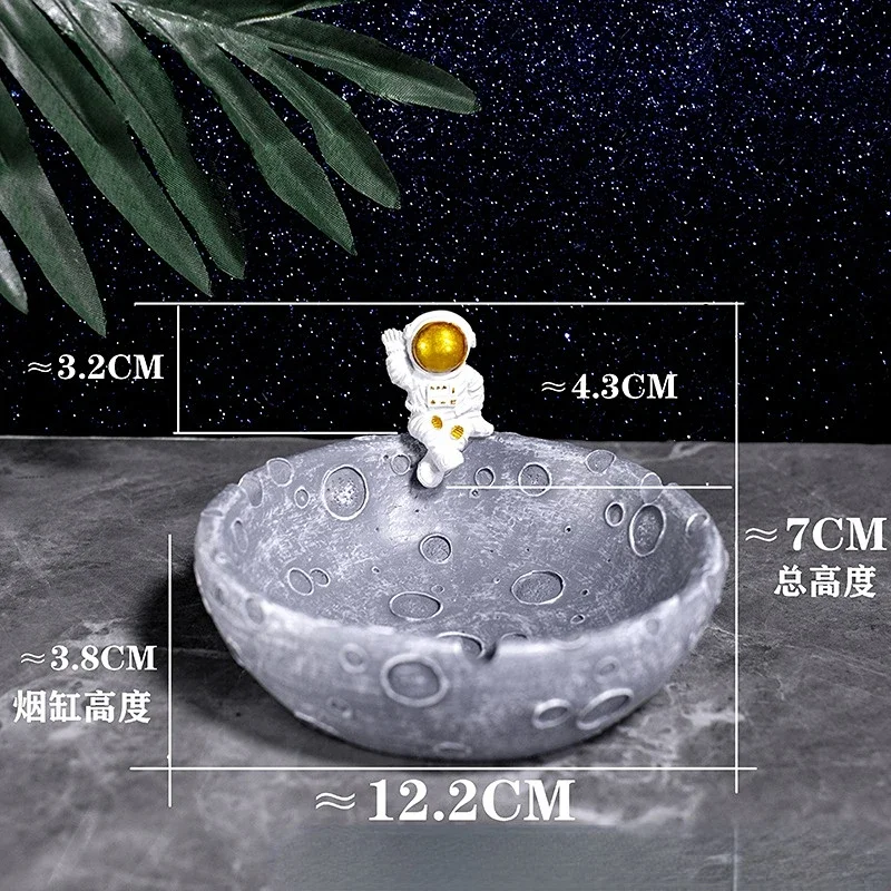 Fashion Personalized Astronaut Ashtray Billiards Hall Smoking Area Desktop  Decorative Accessories Storage Portable Ashtray
