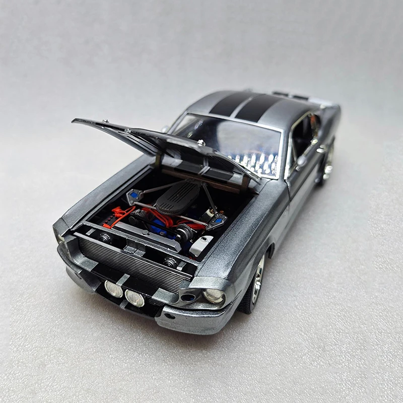 Green light 1:18 1967 Custom Mustang +small gift