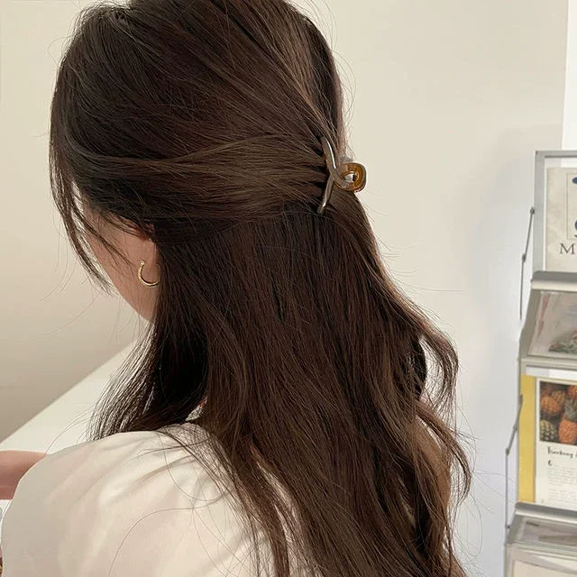 

Mini Cute 4.5cm Hair Claw Clip for Small Girls Semi-Transparent Bangs Side Clip Shark Clip Women's Hair Accessory
