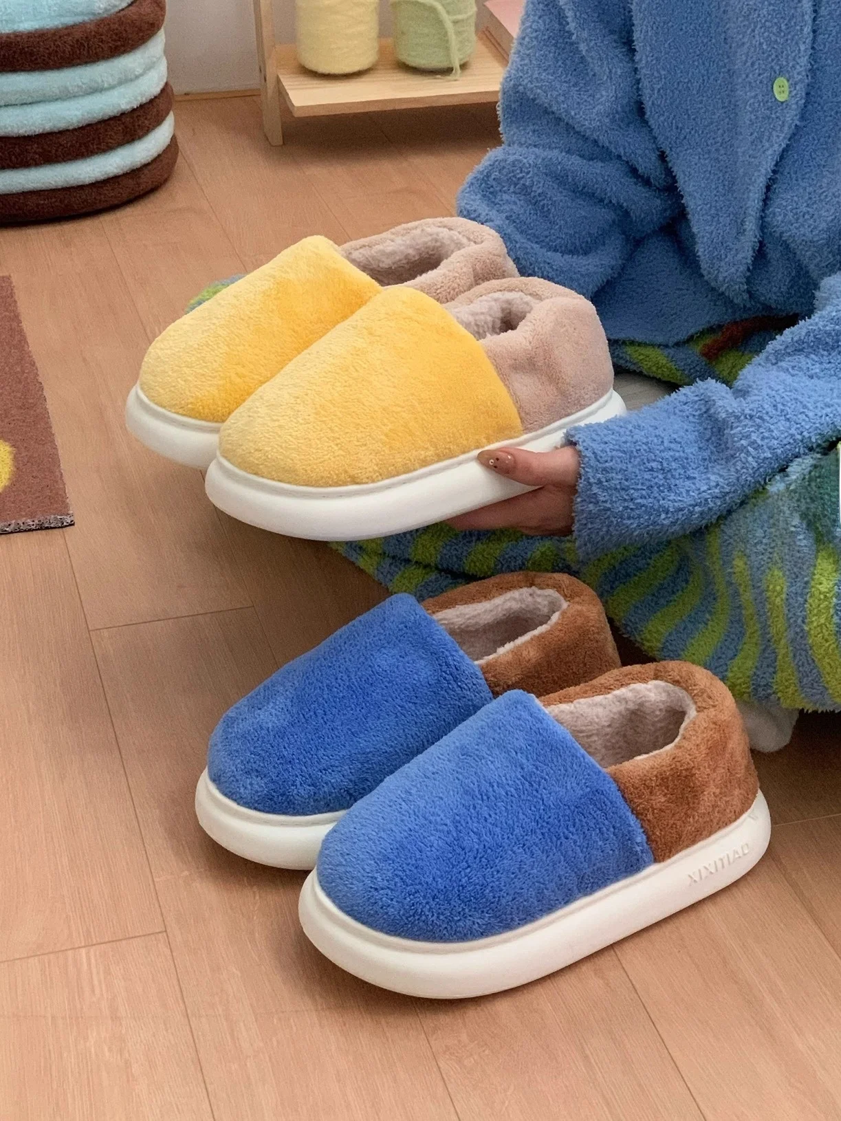 

Хлопковые тапочки для пар, теплые, с мягкой подошвой, на высоком каблуке, для спальни, противоскользящие, зимние, домашние, удобные плюшевые тапочки для мужчин и женщин