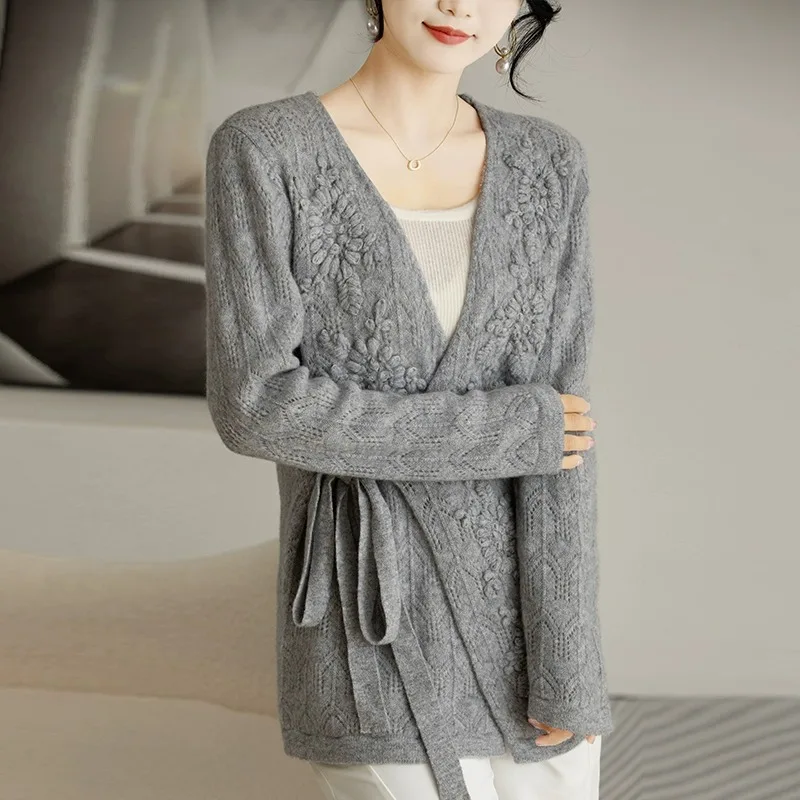 Long belt knitted cashmere cardigan women\'s autumn/winter embroidered V-neck lazy loose sweater slimming coat