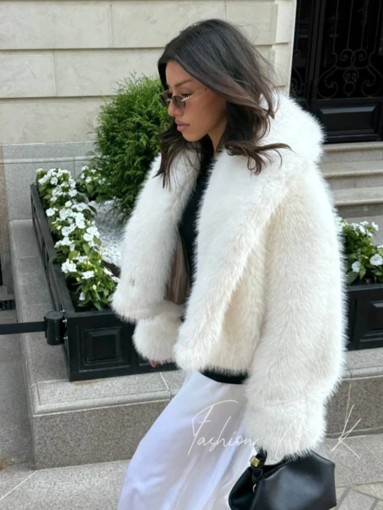 Tsiisd أناقة موضة الفراء ريشة ملابس خارجية قصيرة للنساء الدافئة التلبيب الشتاء عالية الخصر فضفاضة الصلبة معطف طويل الأكمام الإناث