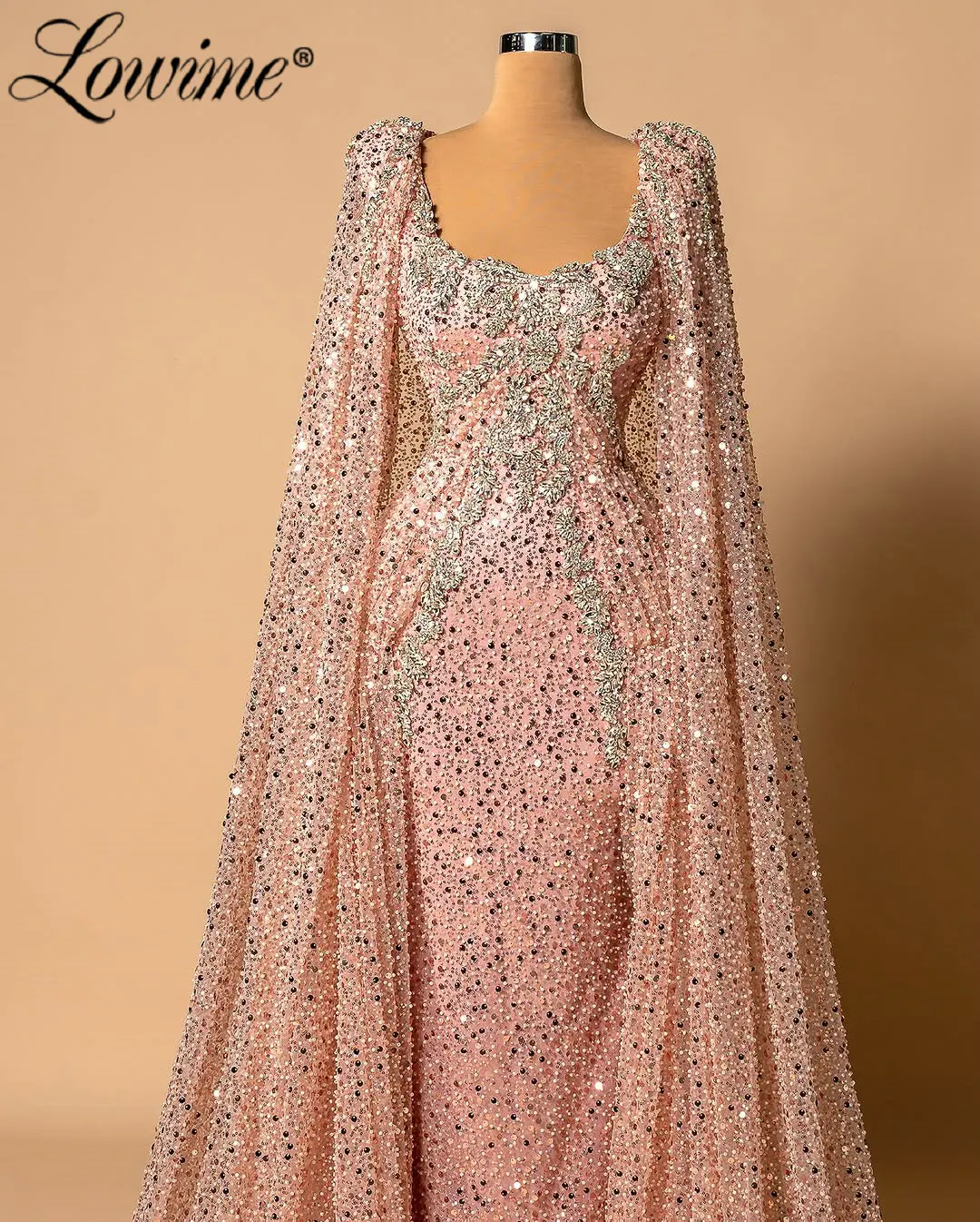 두바이 핑크 스쿱 넥 롱 케이프 맞춤형 아랍 스타일 반짝이는 크리스탈 비즈 장식 웨딩 파티 이브닝 드레스