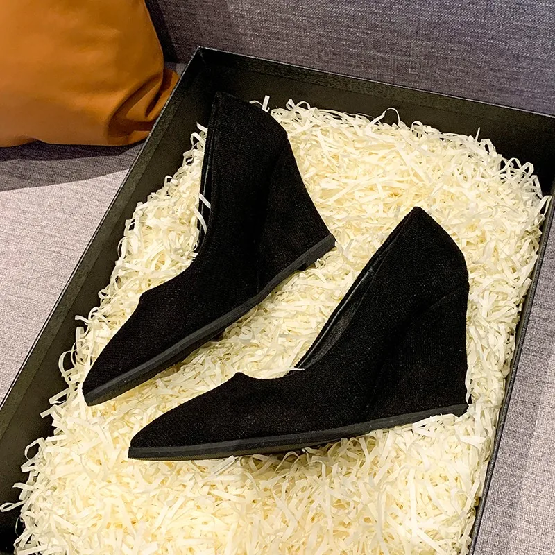 Women Single Shoes with  Anti Slip Pointed Toe Raised Inner HeightSpring Autumn Outdoor PU Suede Black High-heeled Low Top Shoes