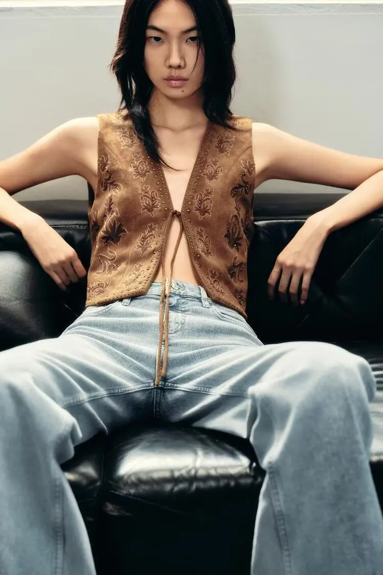 

BB6867 25 Autumn New European and American Style V-neck Sleeveless Beaded Embroidered Suede Texture Tank Top 4344621