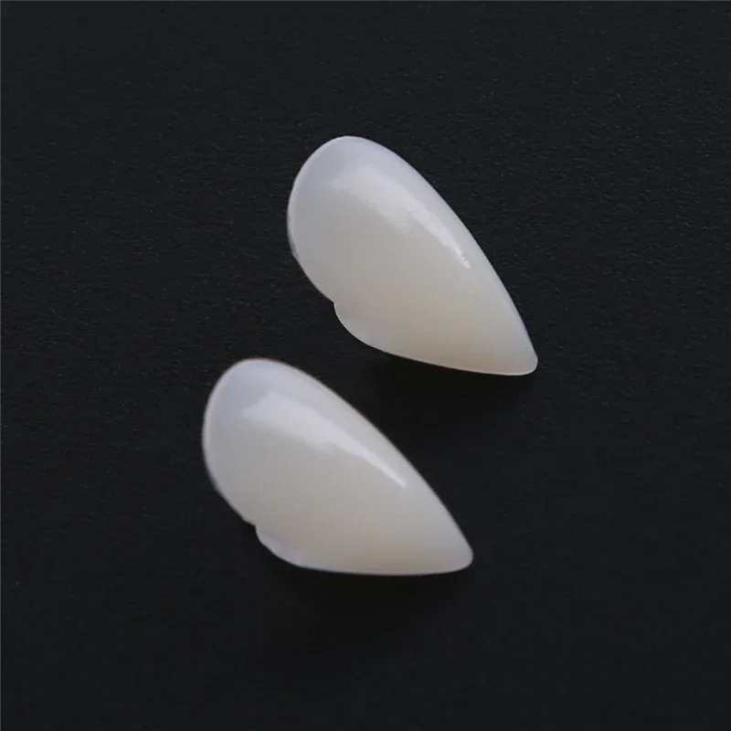 مصاص دماء الأسنان الأنياب أطقم الأسنان الدعائم هالوين تأثيري الدعائم الأنياب كاذبة مع الغراء الصلب تجهيزات حفلة الهالوين إرسال عصا الغراء