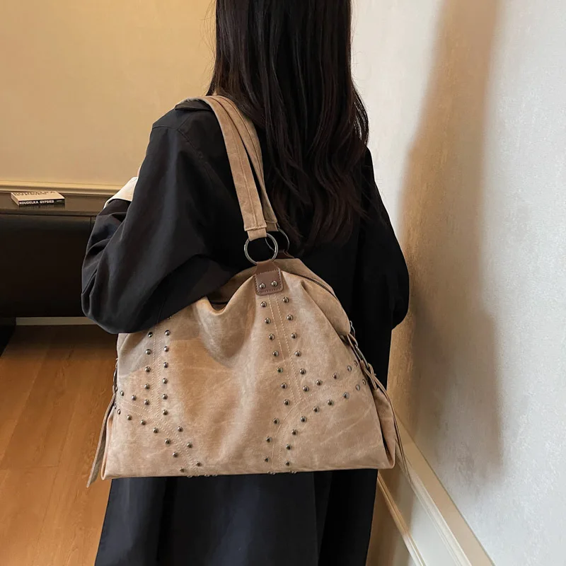 Cross-border Popular Tote Bag Women's Rivets Large Capacity New Shoulder Bag Retro Handbag Temperament Commuter  Underarm Bag