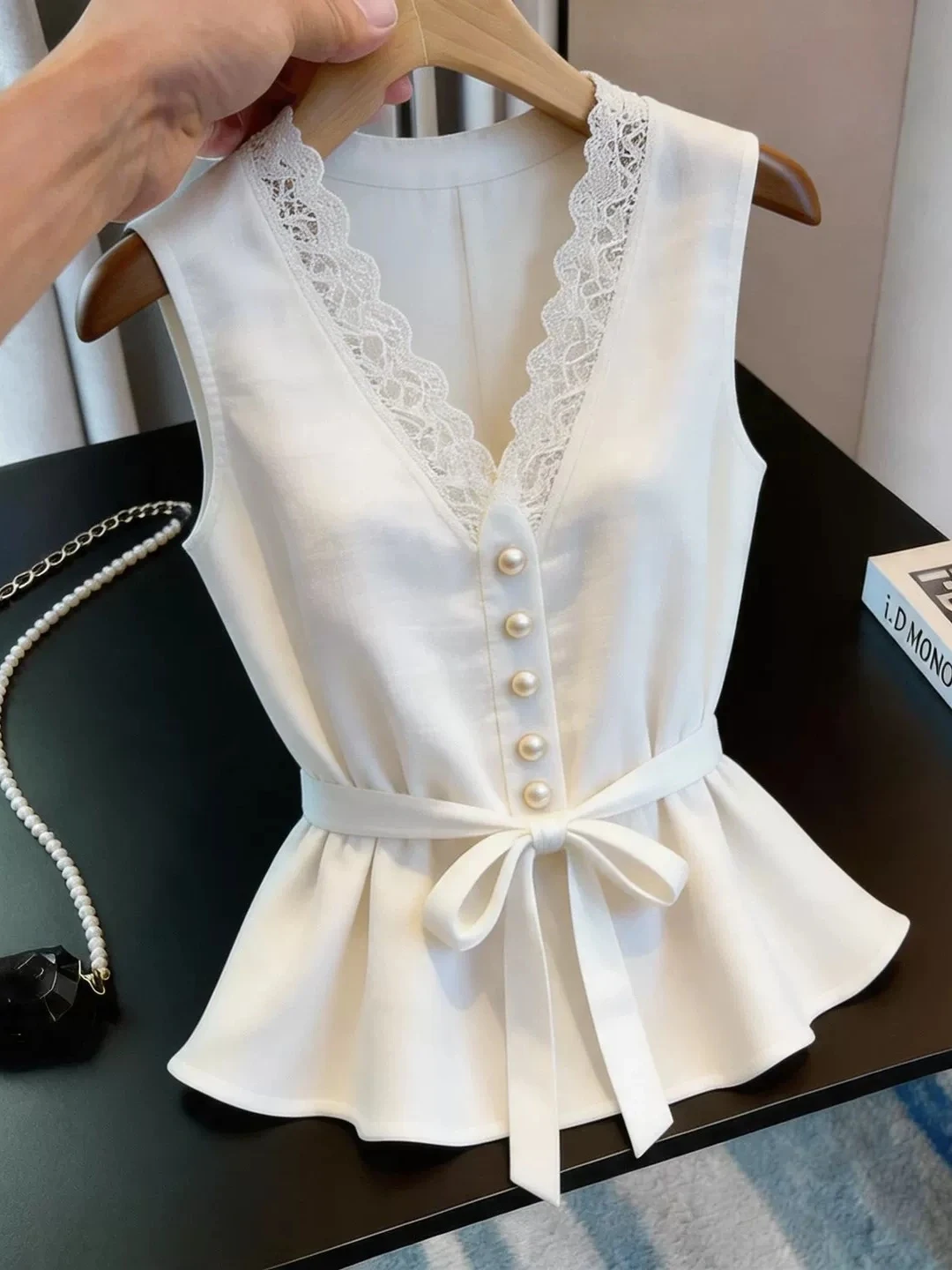 

Elegant V-Neck Lace Patchwork Sleeveless Shirt Summer 2026 Fashionable High Waist Straight Cut Commute Style Ladies Top