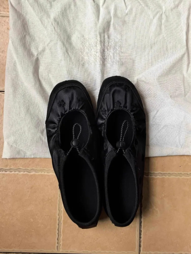 

Sheepskin Soft Leather Fashion Casual Shoes Round Head Satin Embroidery Light Mouth Flat Sole Shoes Ballet Flats Sneakers Women