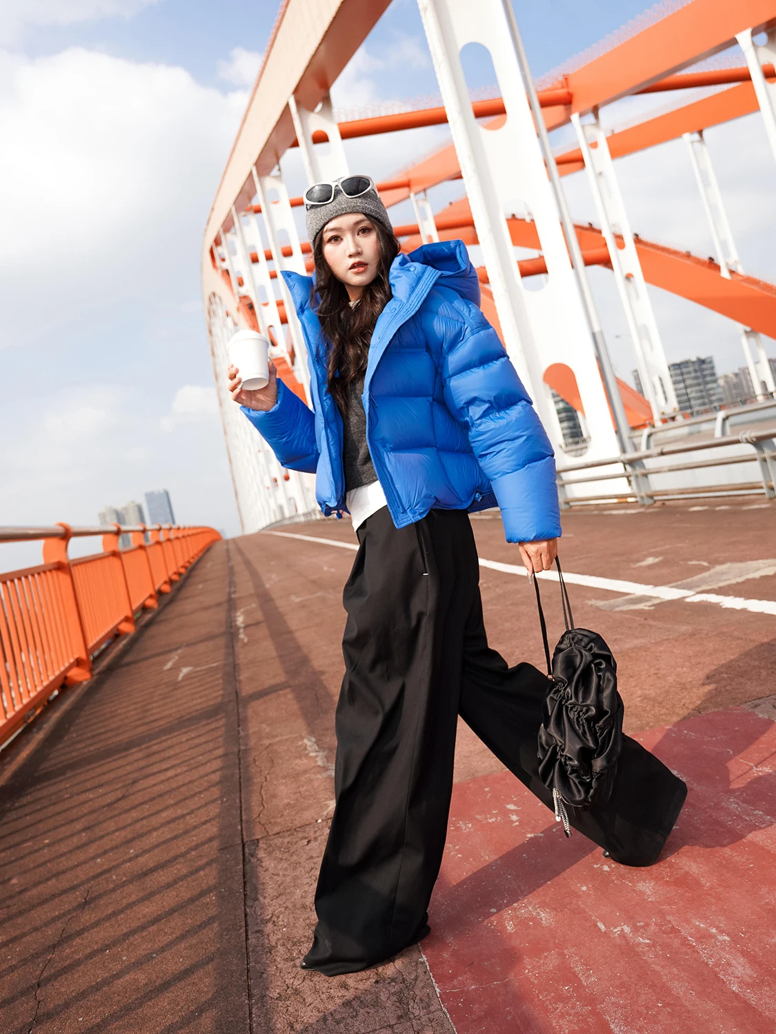 Koreańska kurtka puchowa damska, niebieska, bawełniana, ocieplana, luźny krój, ciepła, na co dzień, do noszenia na co dzień.