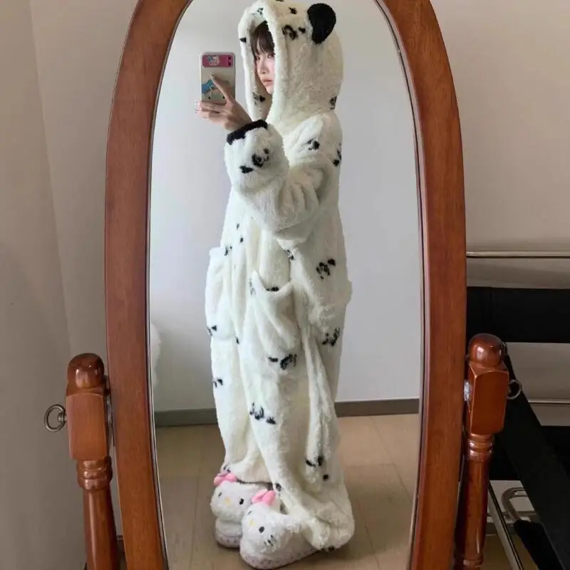 Panda Cartoon Pigiama intero per le donne Inverno Flanella Carino Allentato Soffice Tutina Pigiama Pigiama Femmes Morbido Peluche Indumenti da notte