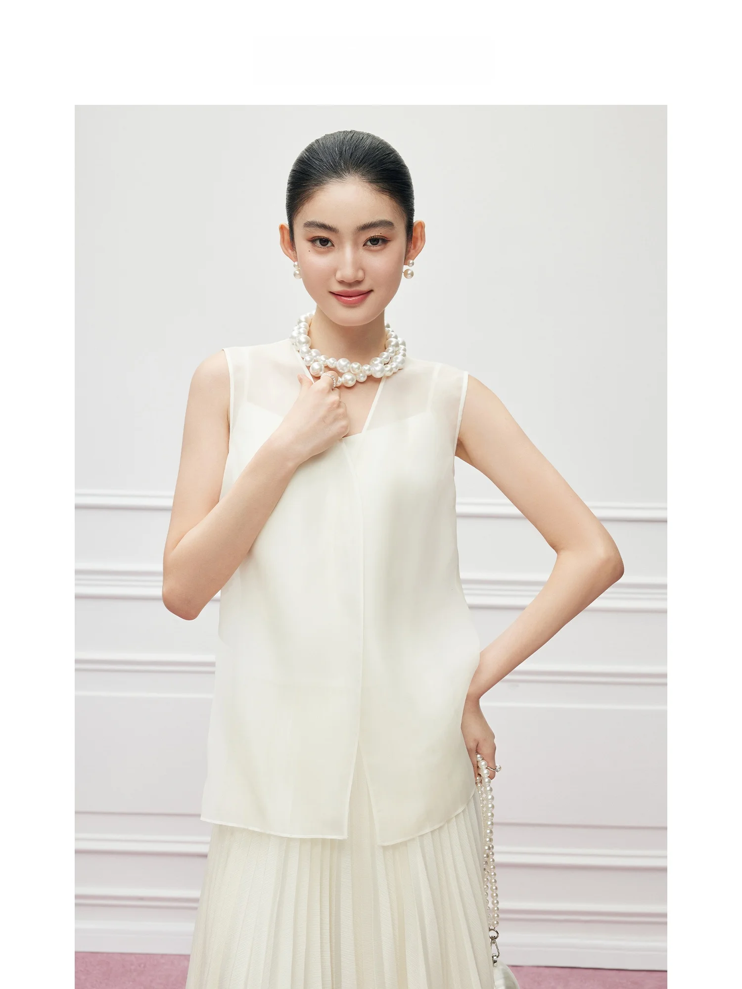 

MandyZhang Women's White Silk Mesh Vest Sleeveless Layering Top Casual Style V-neck Regular Length Pure Color Spring Fashion