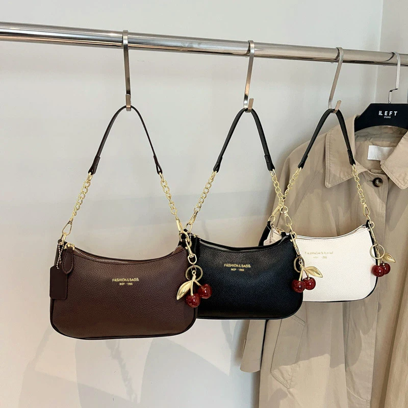 Schwarze Damen-Umhängetasche aus Kunstleder mit Kirsch-Anhänger, Casual-Stil für Arbeit, Reisen und den täglichen Gebrauch, Unterarmtasche, Handtasche – Detail 12