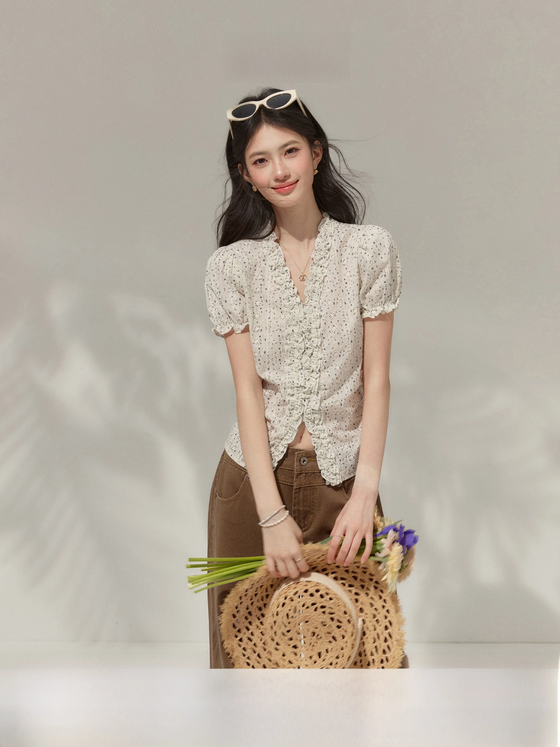 

Elegant Floral Print Puff Sleeve Loose Fit V-Neck Women's Shirt Summer Breathable Comfortable Casual Vintage Style Top