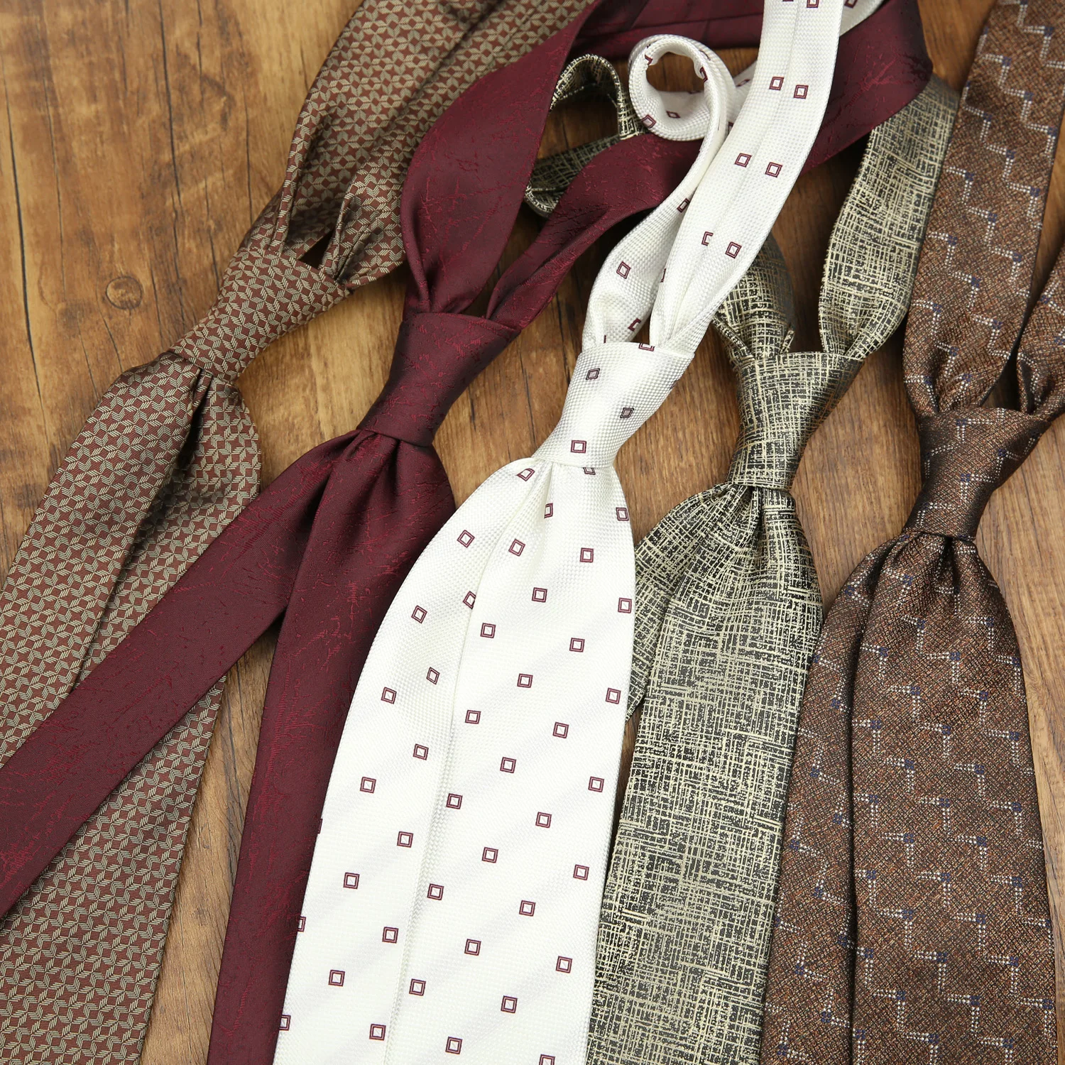 gravata-masculina-marrom-retro-artesanal-para-negocios-casual-trabalho-casamento-padrinhos-e-escritorio-largura-padrao-8