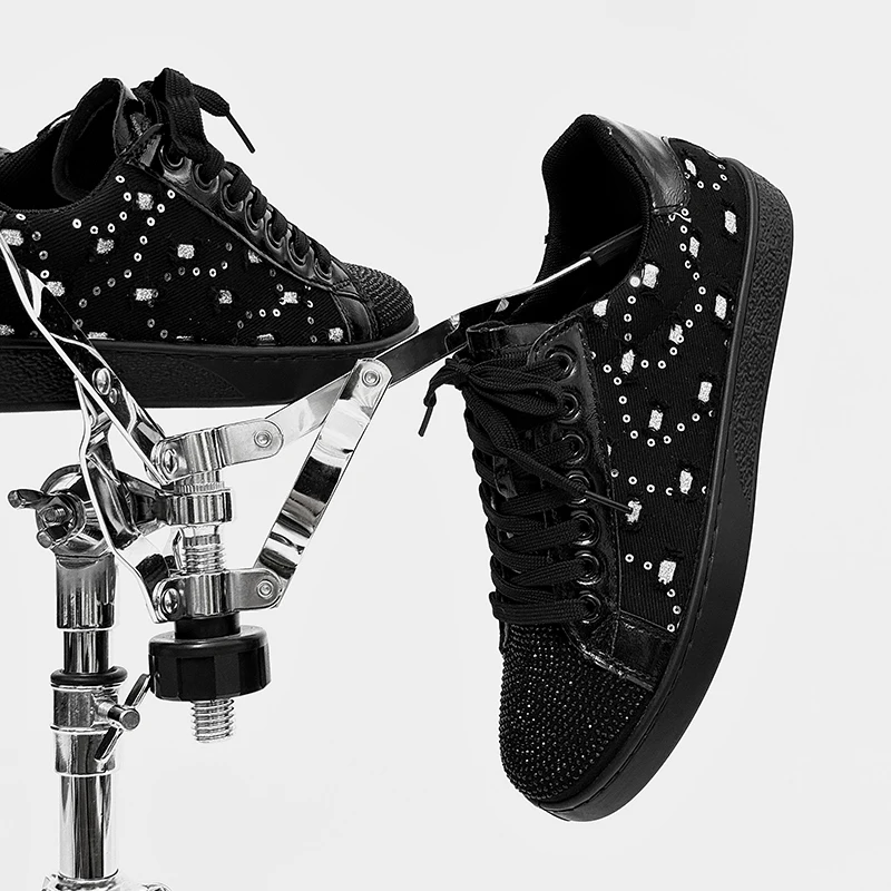 حذاء رياضي أبيض ML، شاب محفور، حذاء رياضي بنعل ناعم وجيد التهوية