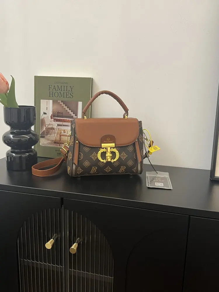 

Ladies Small Crossbody Bag PU Leather Lightweight Anti Scratch Perfect for Daily Errands and City Trips