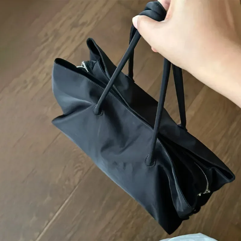 Koreanische schwarze Nylon-Handtasche, große Kapazität, minimalistische Damen-Einkaufstasche, modische Computer-Umhängetasche mit mehreren Fächern, Reisetasche – Detail 9