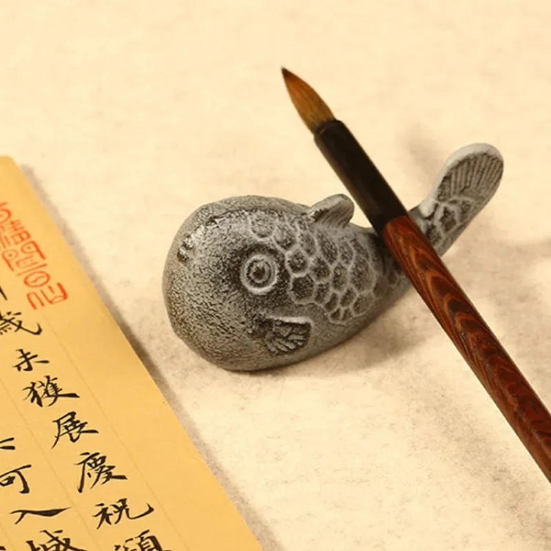 Japanese Style Iron Paperweight Brush Penholder Calligraphy Traditional Chinese Painting Paperweight Creative Metal Ornaments