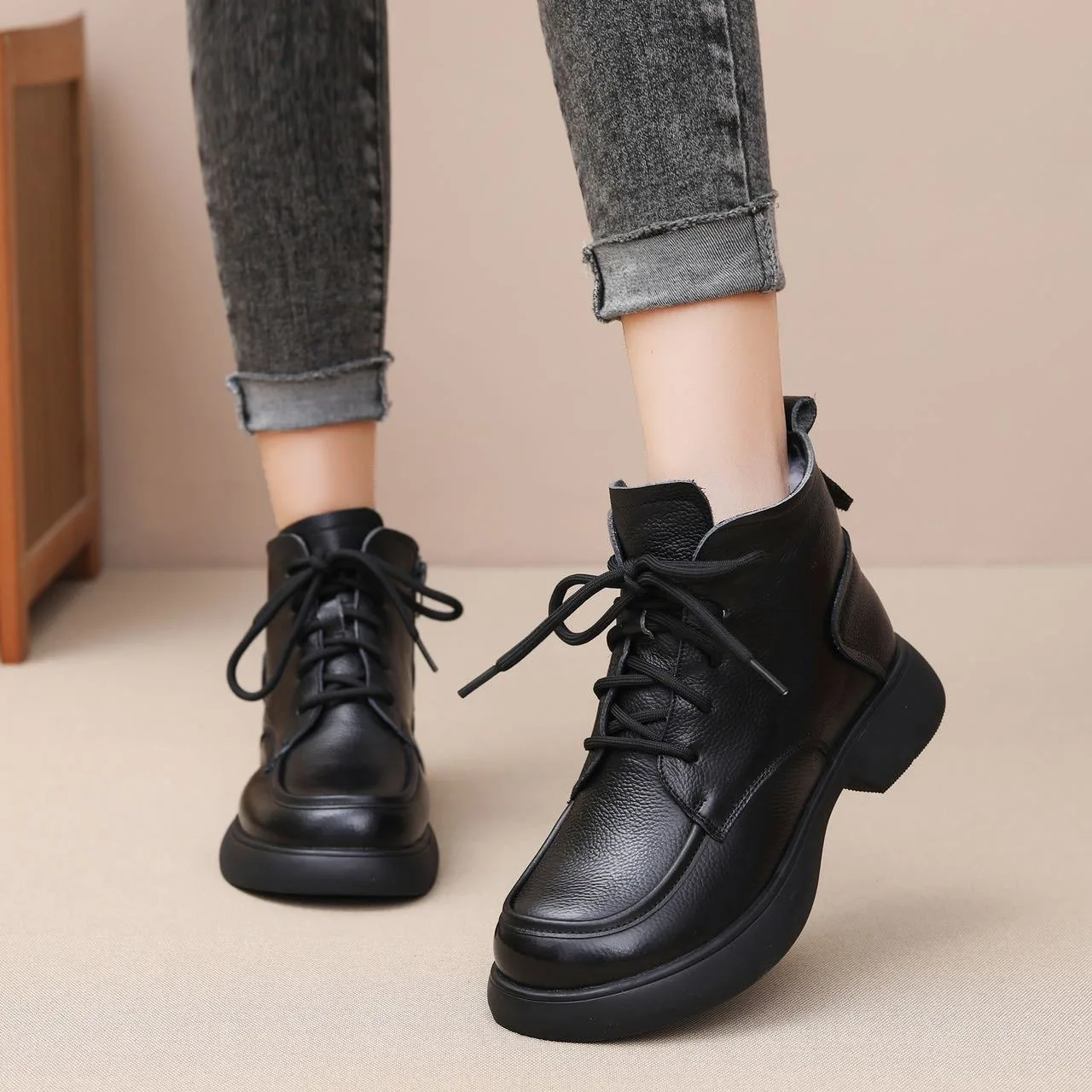 

Cowhide Boots for Women 2025 Winter Thick Wool Retro New Fashion Short Boots for Women