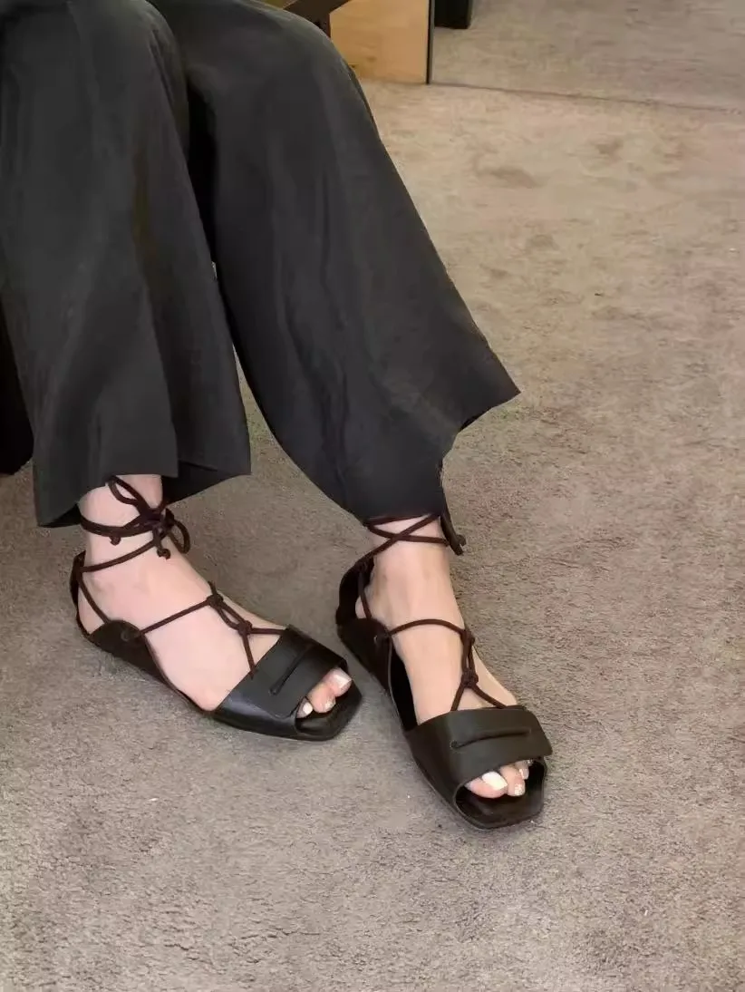NOVEDAD DE VERANO 2021, sandalias romanas marrones para mujer, punta cuadrada, parte inferior plana, combinación de correa fina, diseño Simple, zapato informal Retro para mujer