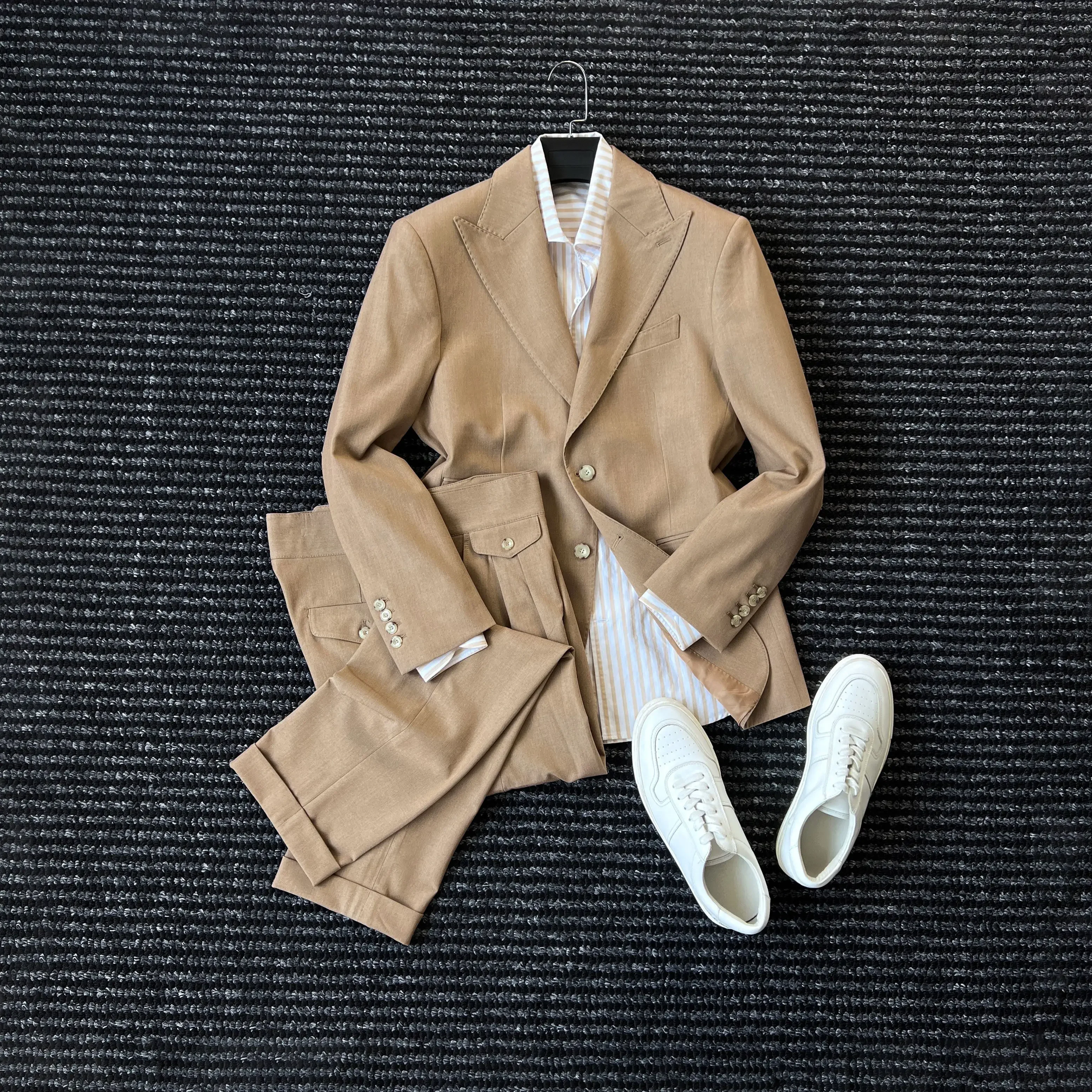 Gentleman's elegant barge collar single-breasted suit men's fashion commuter old money style business suit suit