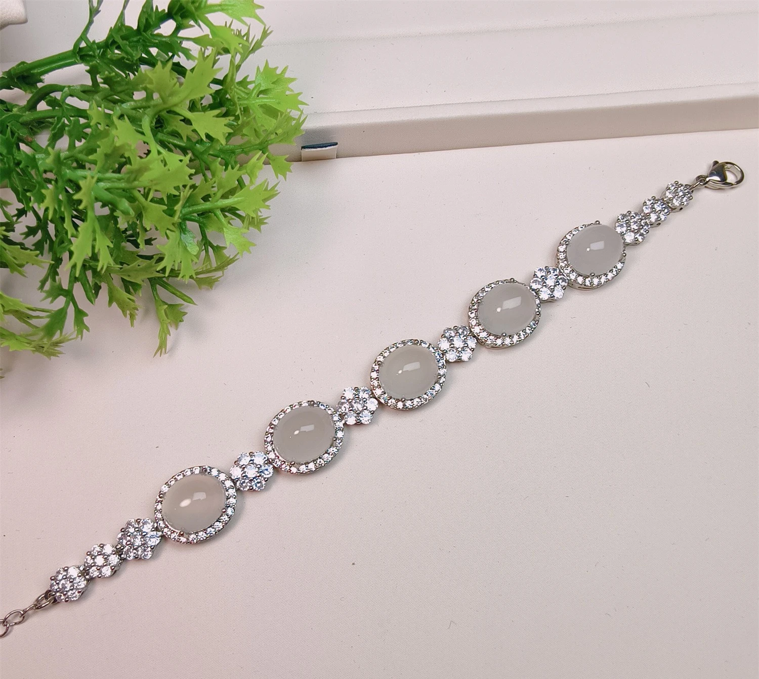 

Natural ice chalcedony egg surface gemstone bracelet silver-plated agate jade exquisite bracelet supply