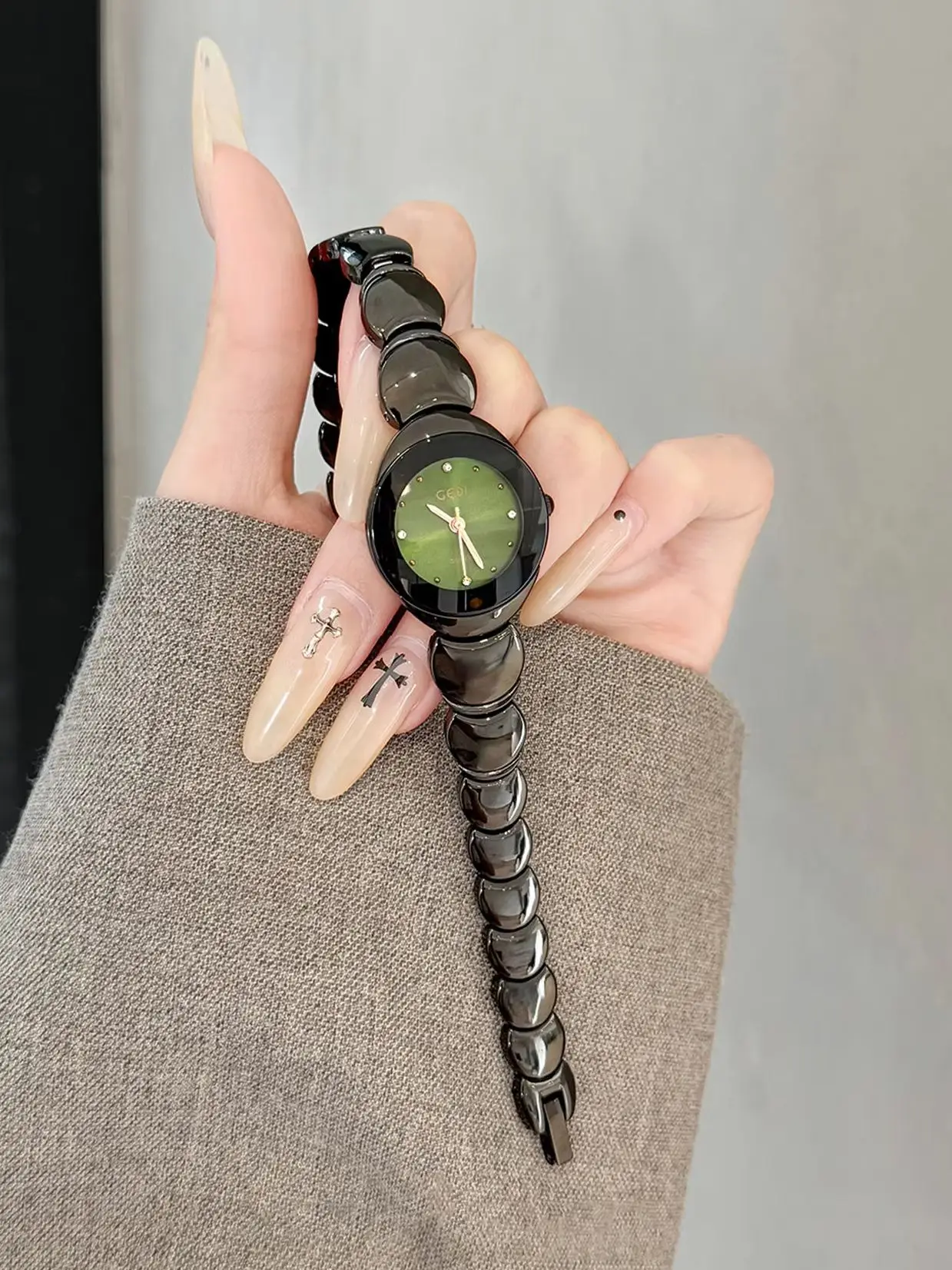 

Fashionable Affordable Luxury Women's Watch,Water-Resistant Stainless Steel Round Strap, Elegant Quartz Ladies' Wristwatch Gift