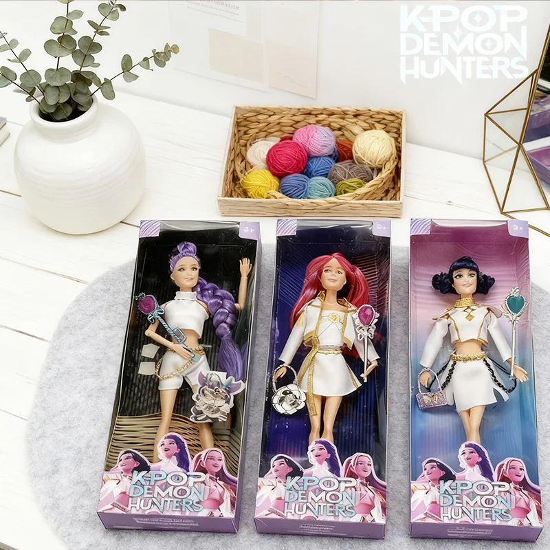 2026 جديد مع نسيج دقيق أنيمي K-Pop شيطان الصيادين دمى لعبة رومي ميرا زوي مع الصولجانات السحرية والحقائب هدايا عيد الميلاد X-mas