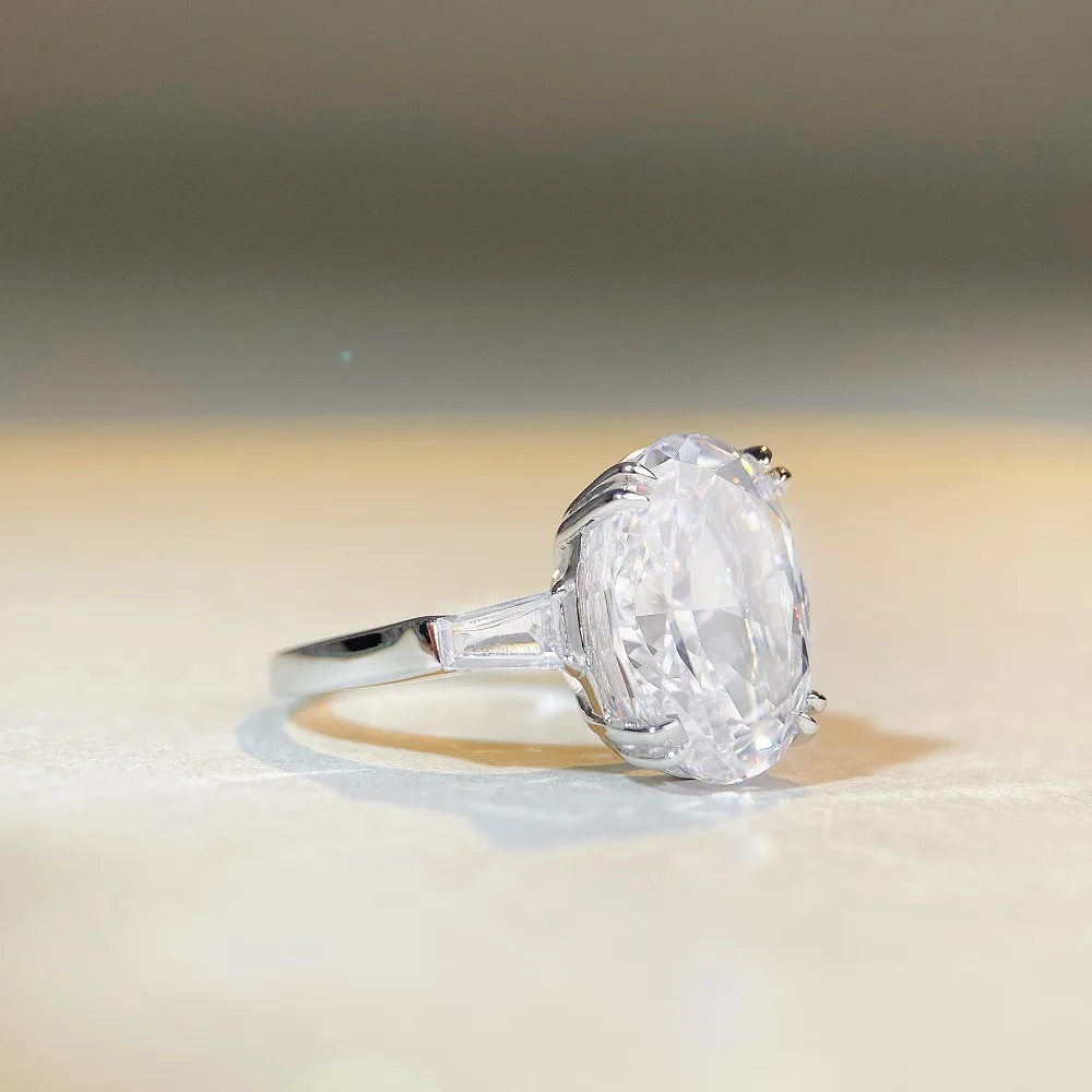 

PT950 platinum large pigeon egg ring with diamond ring