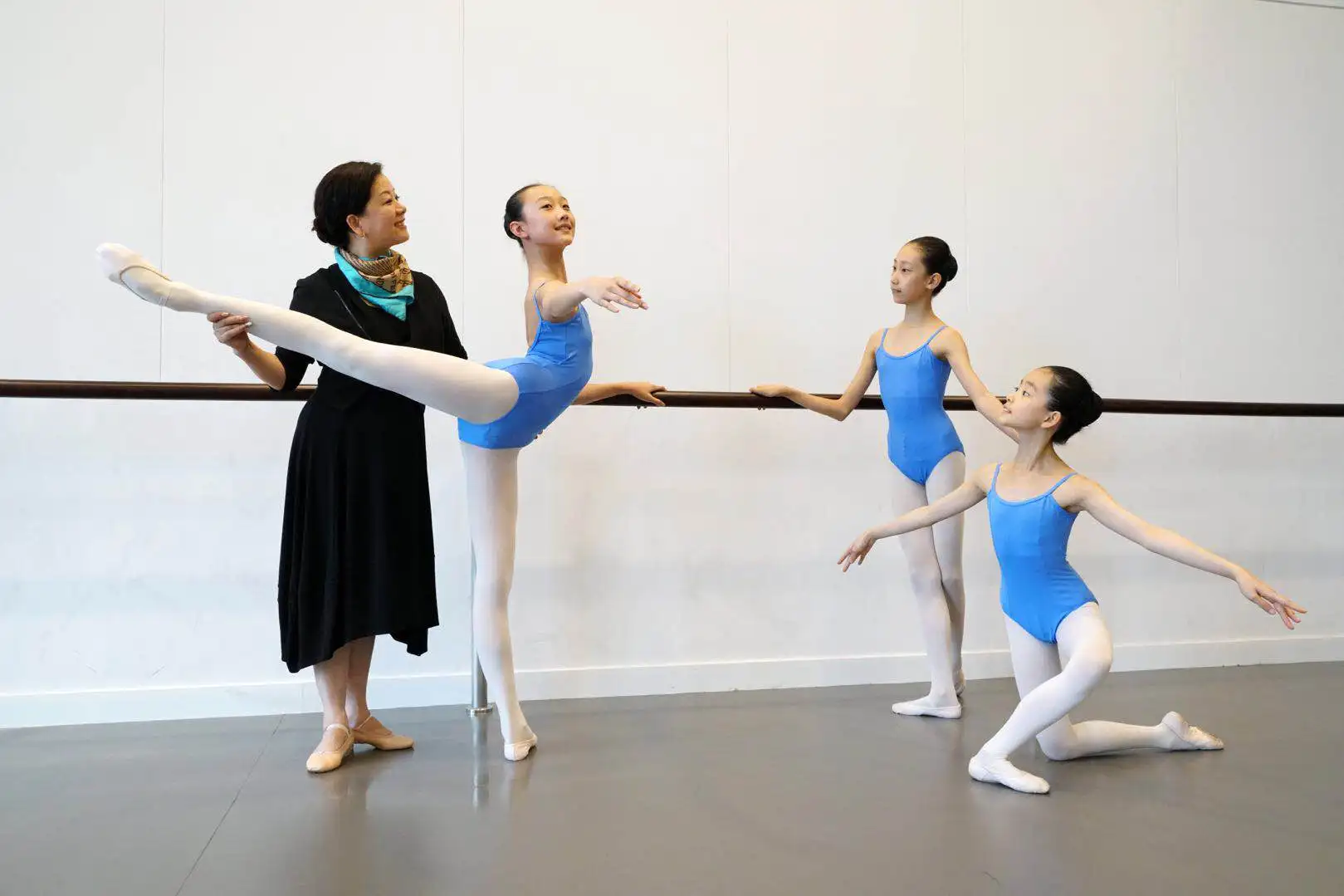 

Комплект из 4 колес и шин для радиоуправляемых краулеров 1/10, прочные высокопроизводительные запасные части, аксессуары для радиоуправляемых машин, совместимые с 90046 TRX4