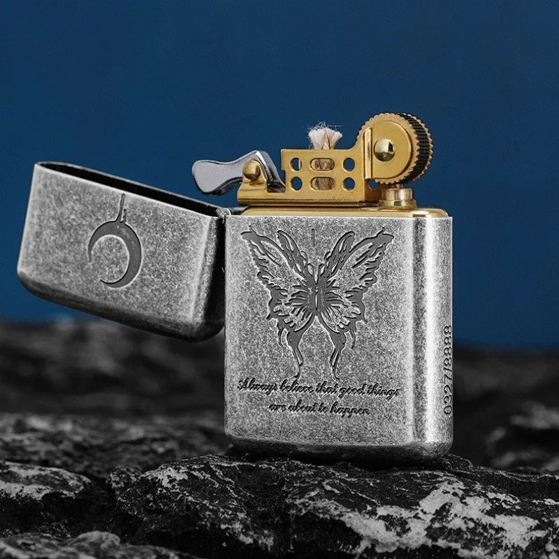 

Зажигалка Zorro, креативная персонализированная машина, древняя серебряная металлическая ветрозащитная зажигалка с накаткой и красивым узором