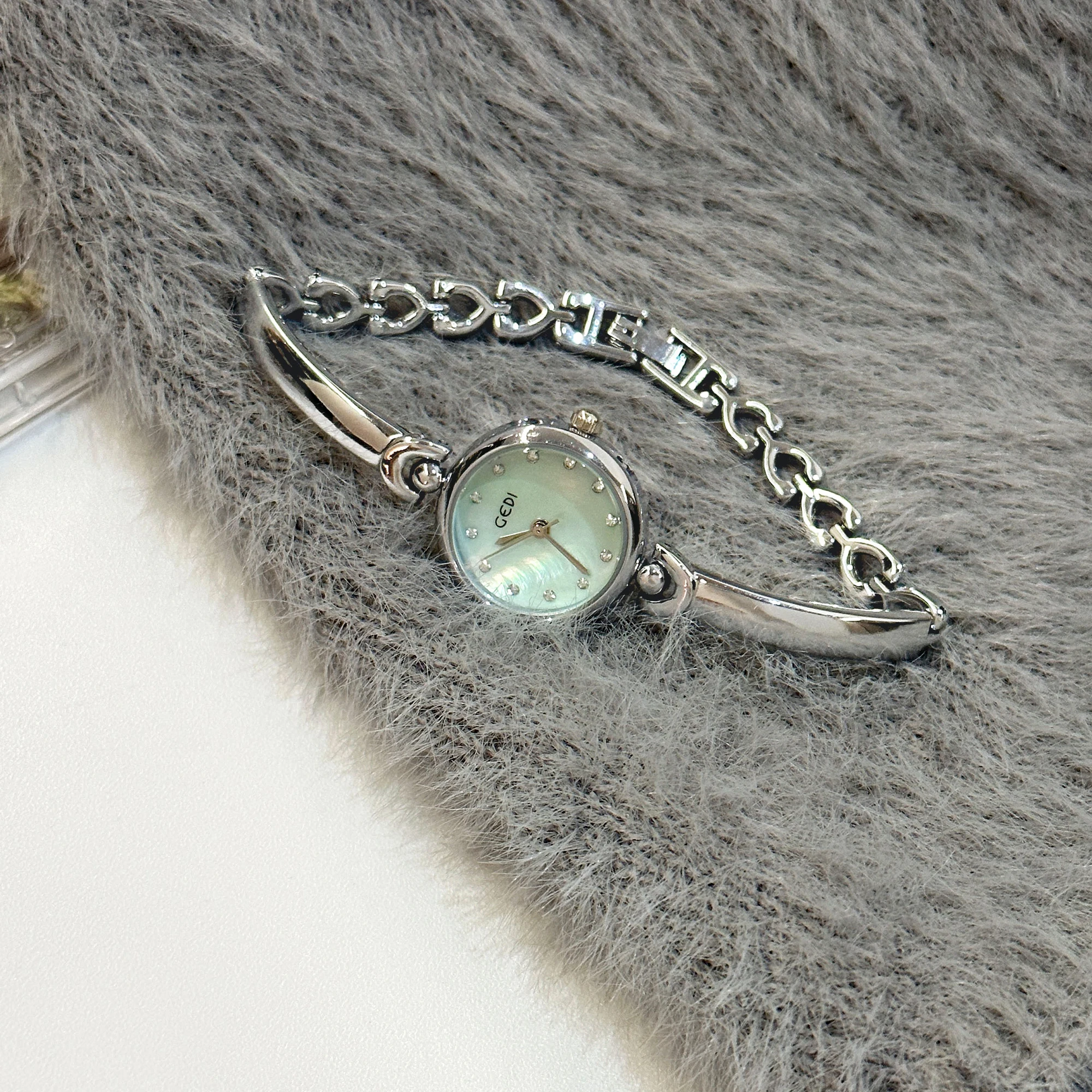 

Women's Watch, Light Luxury, Artistic, Simple, Elegant, and Sophisticated, 2025 New Green, High-End Selection, Women's Gift