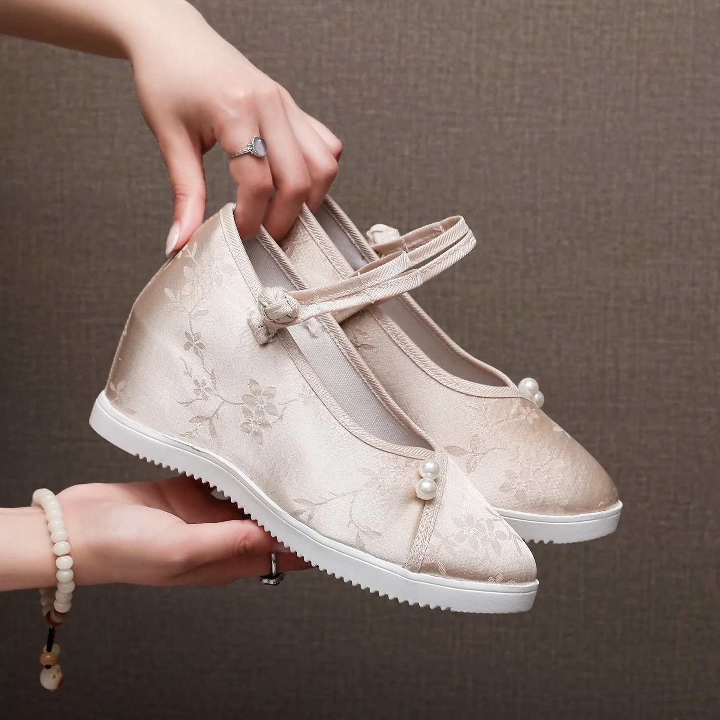 

The Han-Style Clothing Shoes Women's Spring and Summer Old Beijing Cloth Zen Embroidered Low Heel Ethnic Style Tea Artist Work