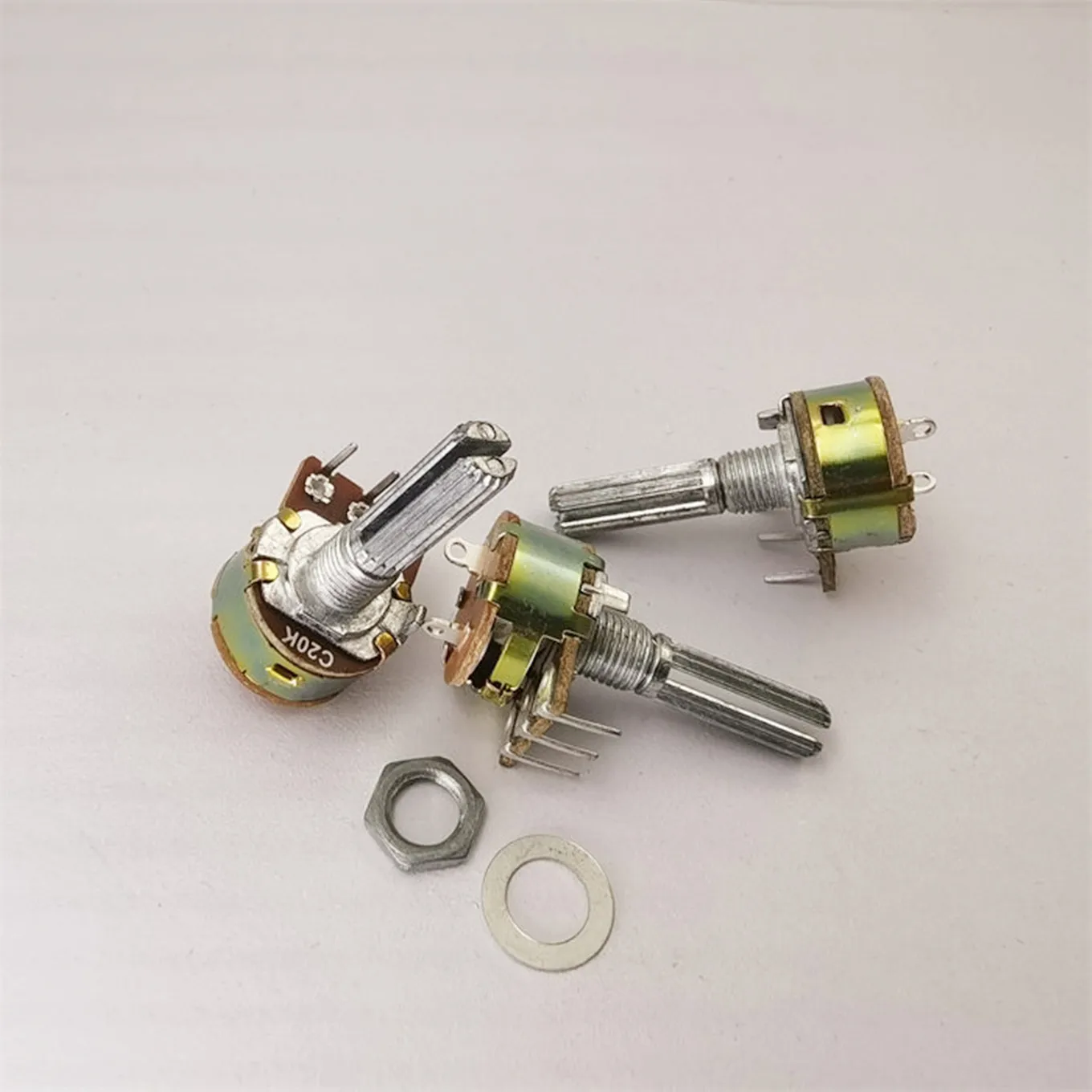 Nouveau Potentiomètre Interne Incurvé Type 149 à Axe Unique avec Interrupteur C20K, Manivelle Filetée de 25MM