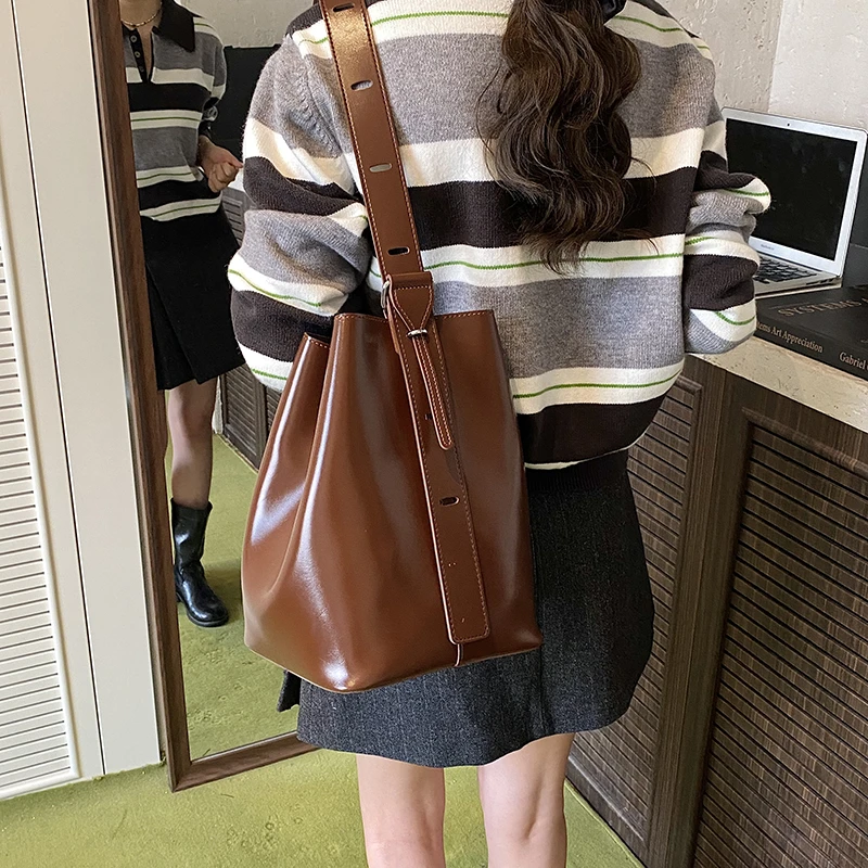 High-End Vintage Chic Diaper Bags For Women Classic Parisian Crossbody Bag Leather Messenger Bag Trendy Simple Elegant