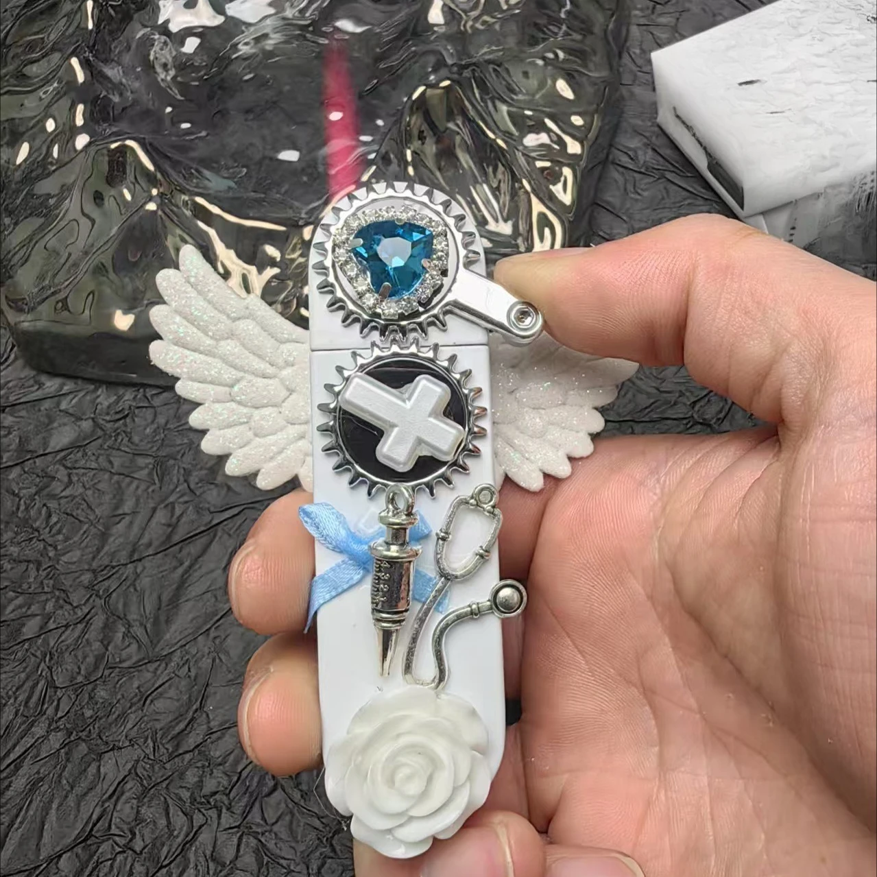 ไฟแช็กกันลมสุดหรูทันสมัย พกพาสะดวก ของขวัญชิ้นเล็กๆ ที่สร้างสรรค์และมีเอกลักษณ์